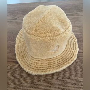 NWOT women’s Kangol Cozy shepa Bucket Hat